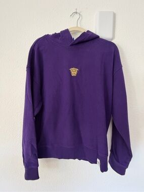 Reflect Studio Sweatshirt with Gold Medusa Emblem